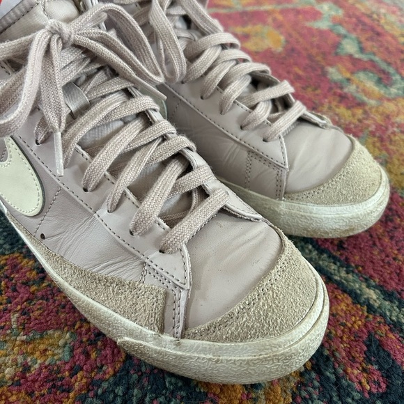 Nike | Women's ‘Mauve’ Lavender Blazer ‘77 Mid High-Top Lace Up Sneakers, size 9 - Picture 3 of 13